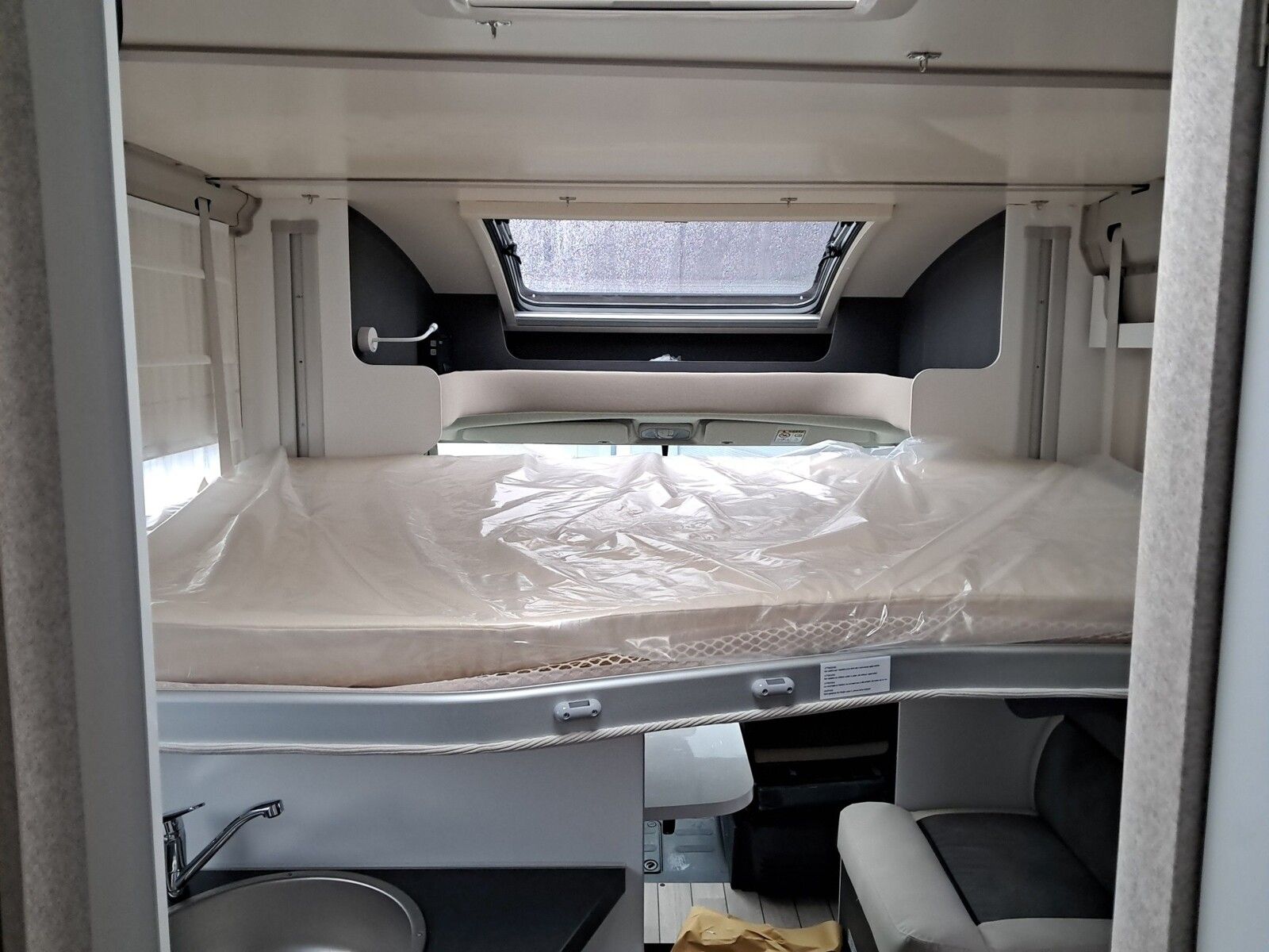 Fahrzeugabbildung Forster T F745 EB LTE,Solar,Markise,Lithium,Hubbett