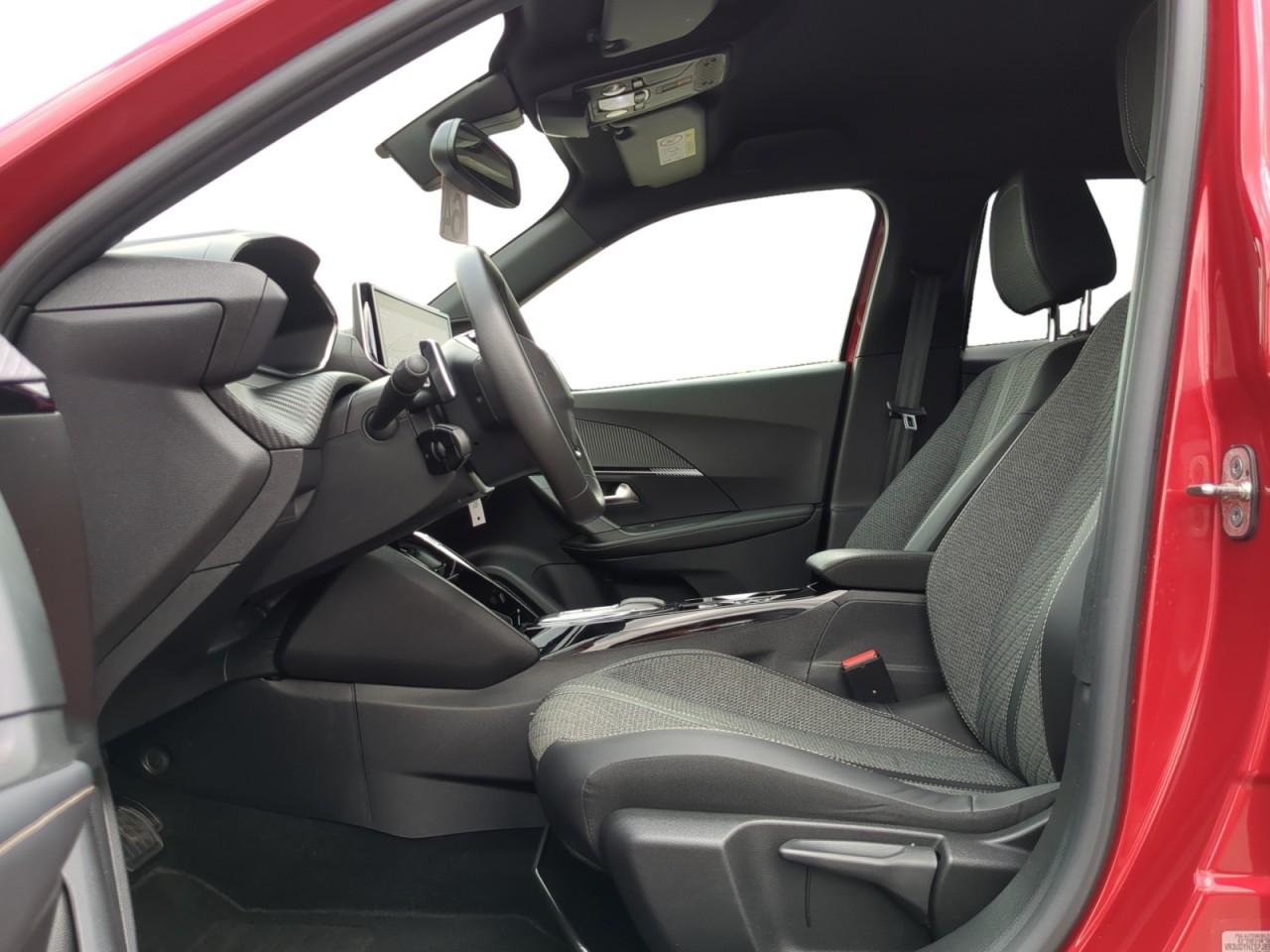 Peugeot 2008 AllureBlueHDi 130 EAT8+Temomat+NAVI+DAB+LED