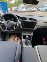 Volkswagen Touran 1.6 TDI SCR DSG Trendline Trendline - Volkswagen: Firmenfahrzeug