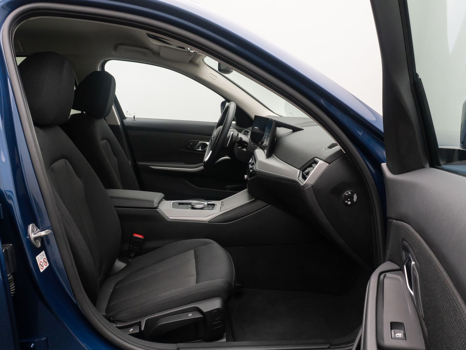 Fahrzeugabbildung BMW 318i  DAB CockPit+ PDC LED Geschwindigkeitsreg.