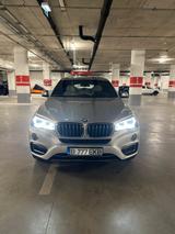BMW X6 xDrive50i - - BMW X6 mit Benzin-Antrieb: Automatik