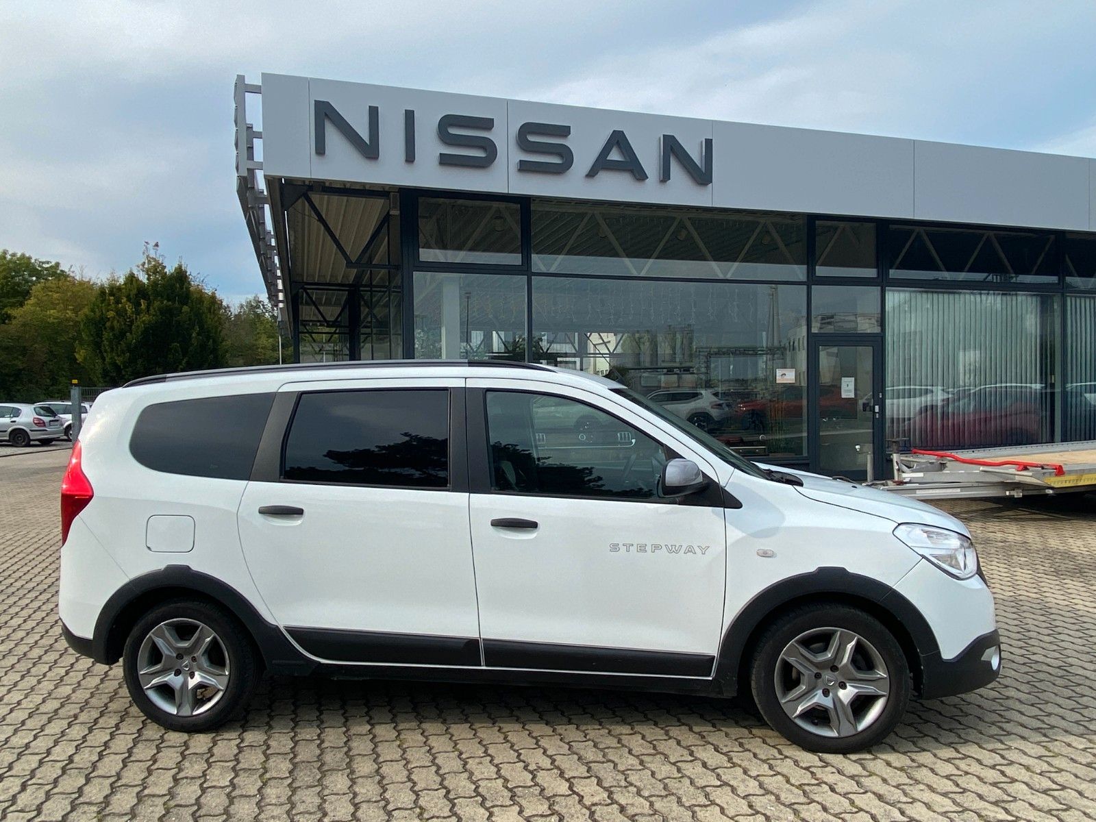 Fahrzeugabbildung Dacia Lodgy Stepway Plus