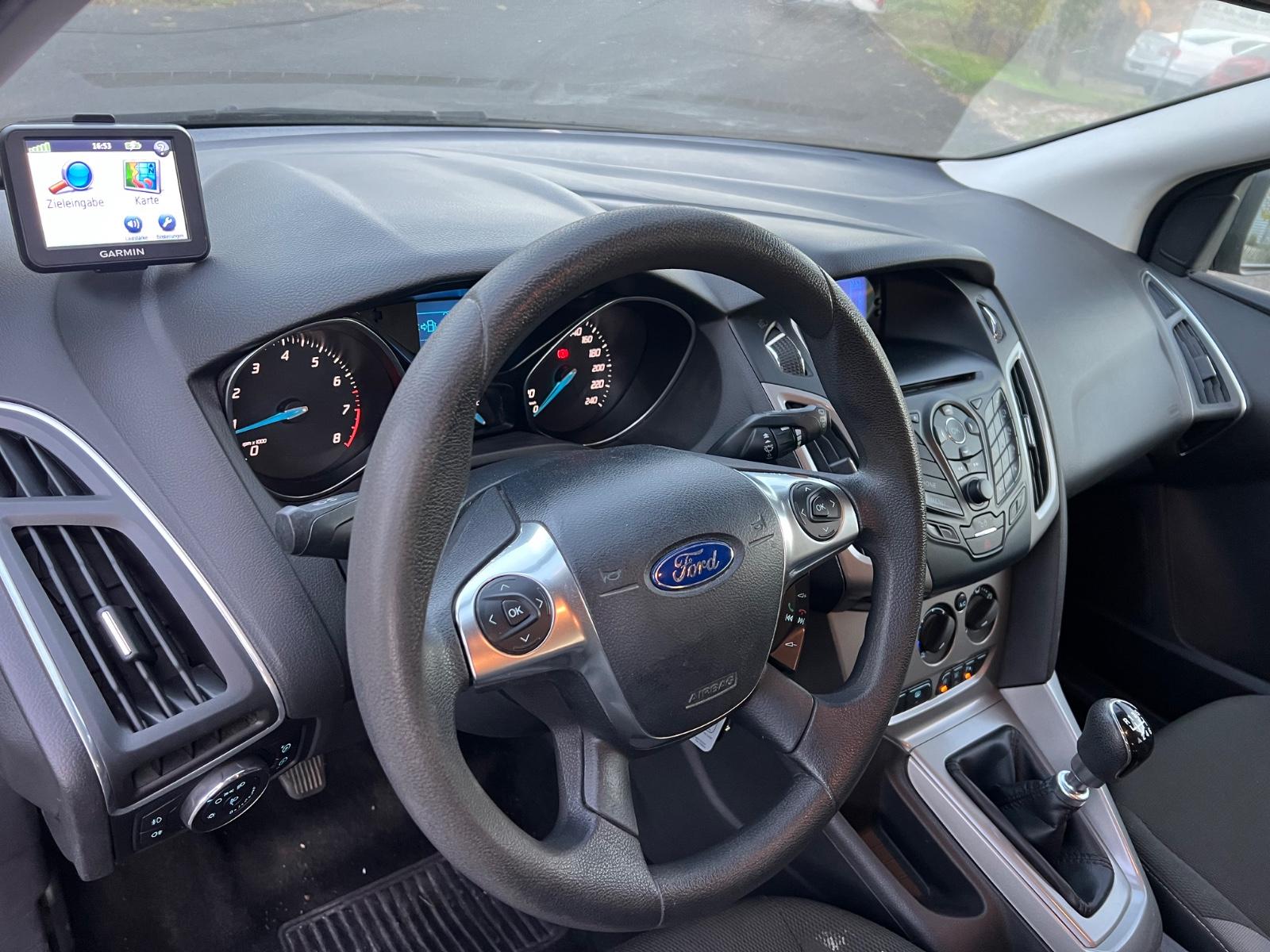 Ford Focus 2011 — photo 9