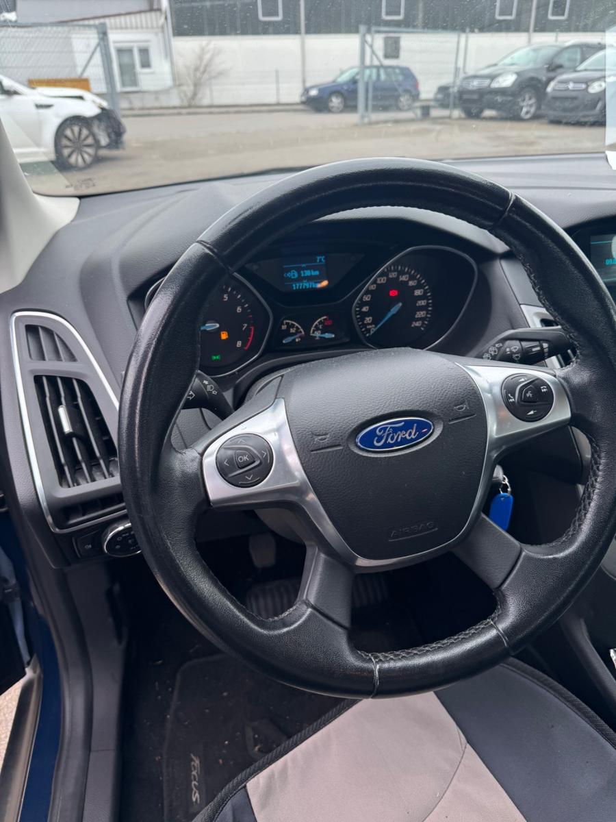 Ford Focus 2014 — photo 13