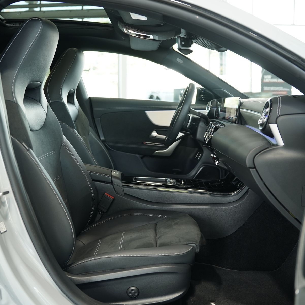 Mercedes-Benz CLA 200 Shooting Brake d AMG Line 1H Pano Memo foto 15