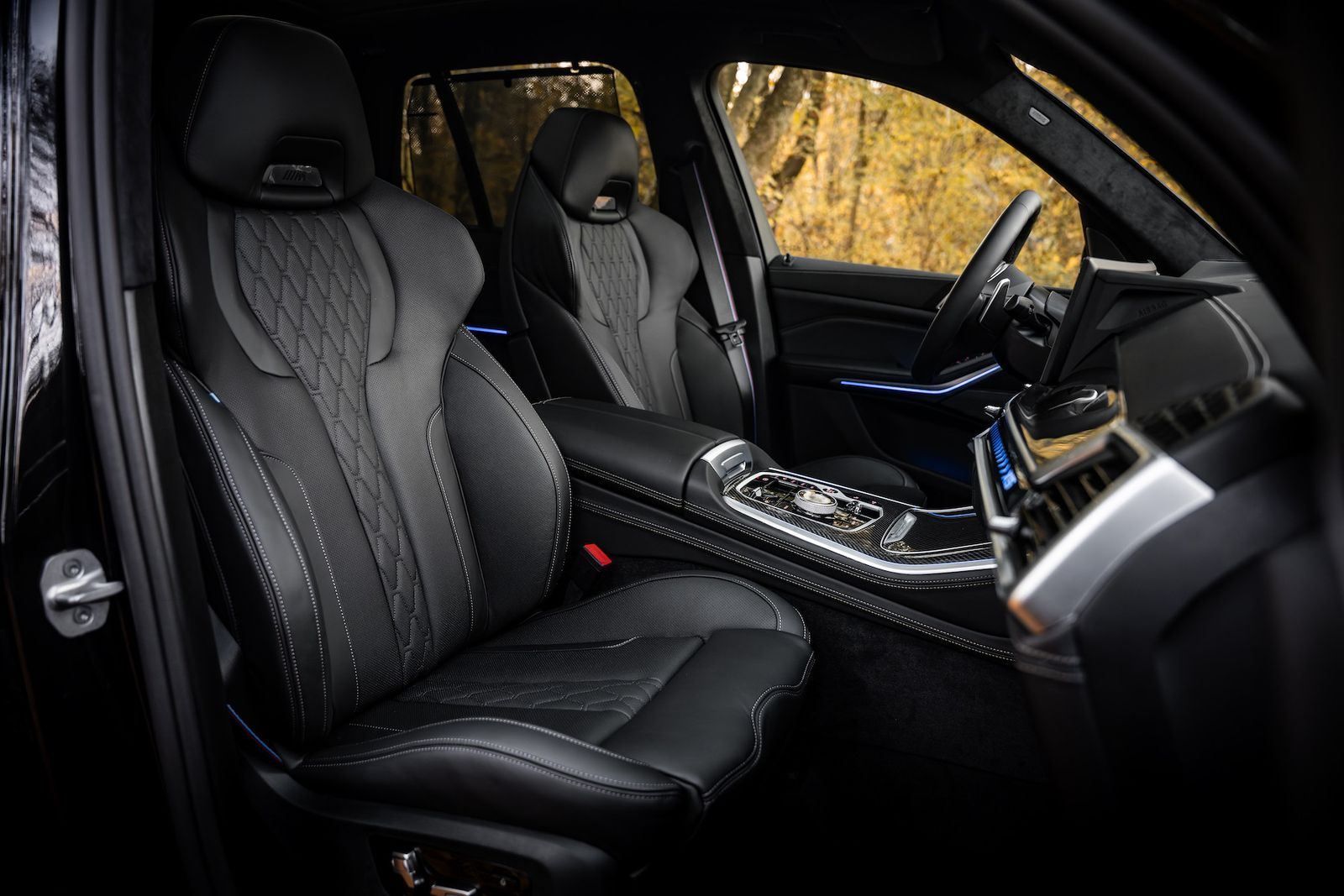 Fahrzeugabbildung BMW X5 40d xDrive M-SPORT PRO|AHK|CARBON|LUFT|ICONIC