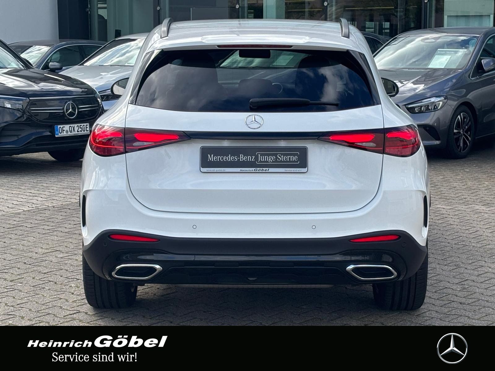 Fahrzeugabbildung Mercedes-Benz GLC 200 4M AMG*AHK*WINTER-PAKET*AMBIENTEBEL*