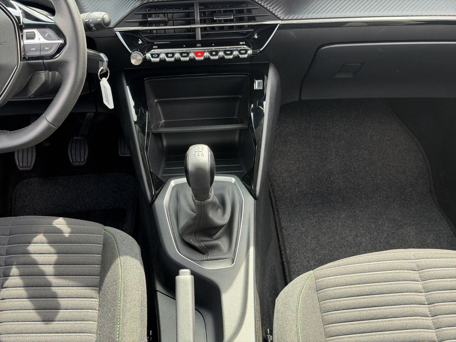Fahrzeugabbildung Peugeot 208 Active *SitzHZ*LED*Tempomat*PDC*CarPlay*