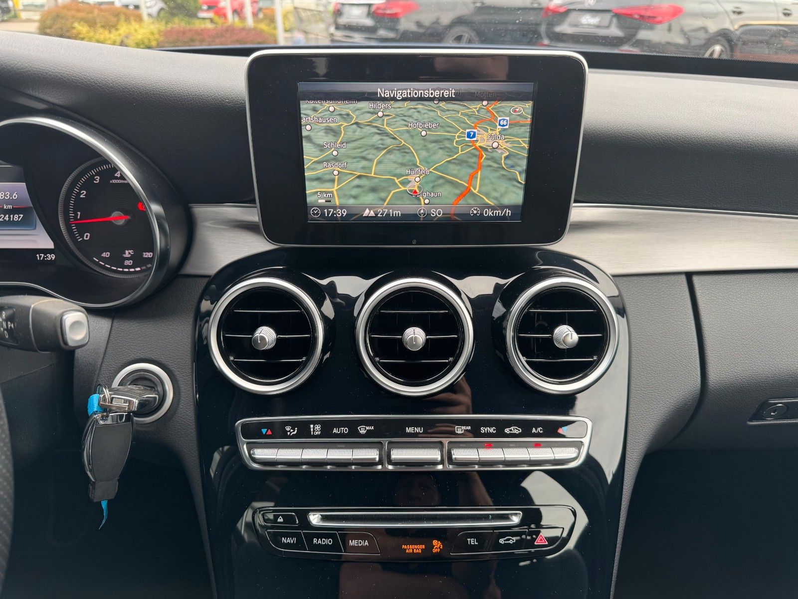Fahrzeugabbildung Mercedes-Benz C 300 T Avantgarde+Ambiente+LED+IHC+SpiegelP