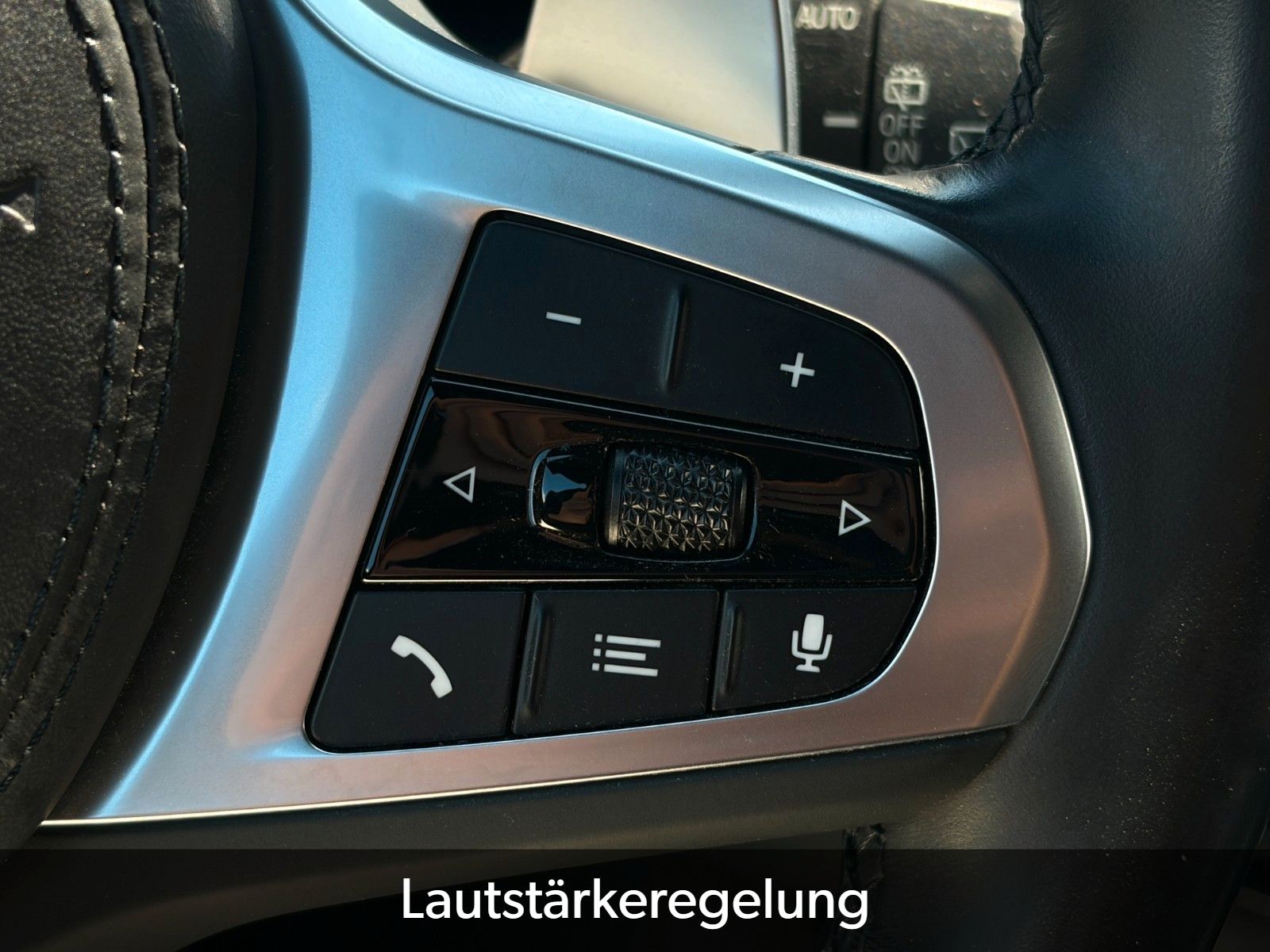 Fahrzeugabbildung BMW X3 xDr30d M Sport Pano Carbon Navi DA Kamera 20"