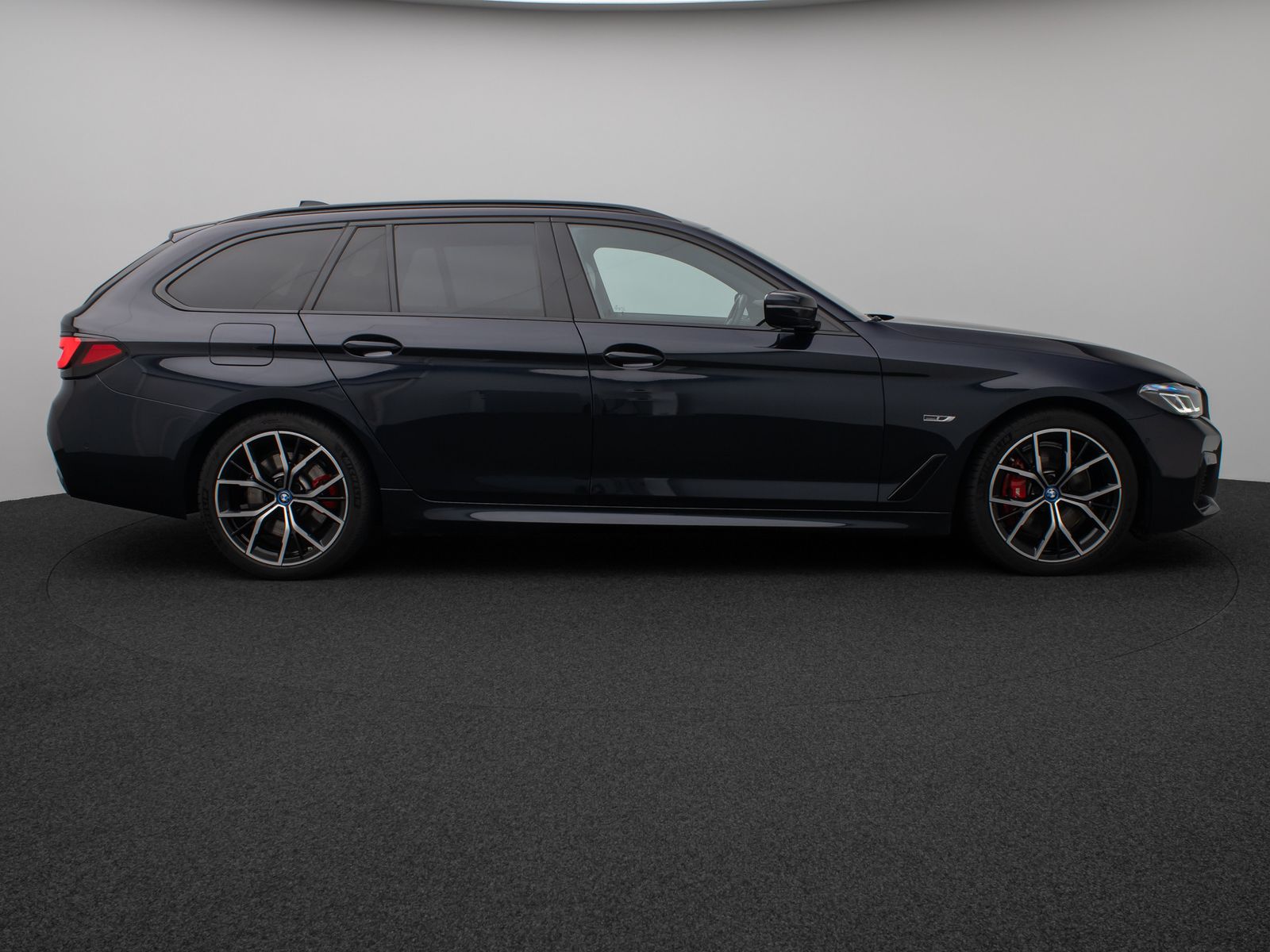 Fahrzeugabbildung BMW 530e xD M Sport Pro Panoram Kamera Laser HUD H/K