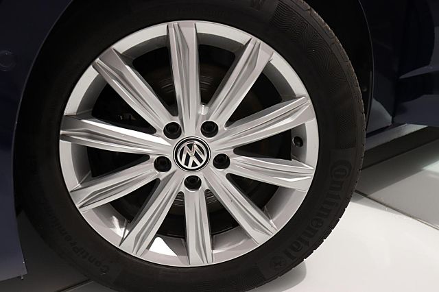 Touran 1.8TSI Highline179PS NAVI TEMPOMAT 7Sitze