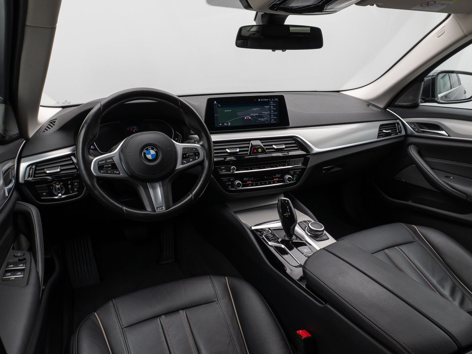 Fahrzeugabbildung BMW 520d xD Kamera HUD DAB H/K Fernlichtassist Alarm