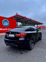 BMW X6 M überholter Motor - BMW X6 M aus 2013