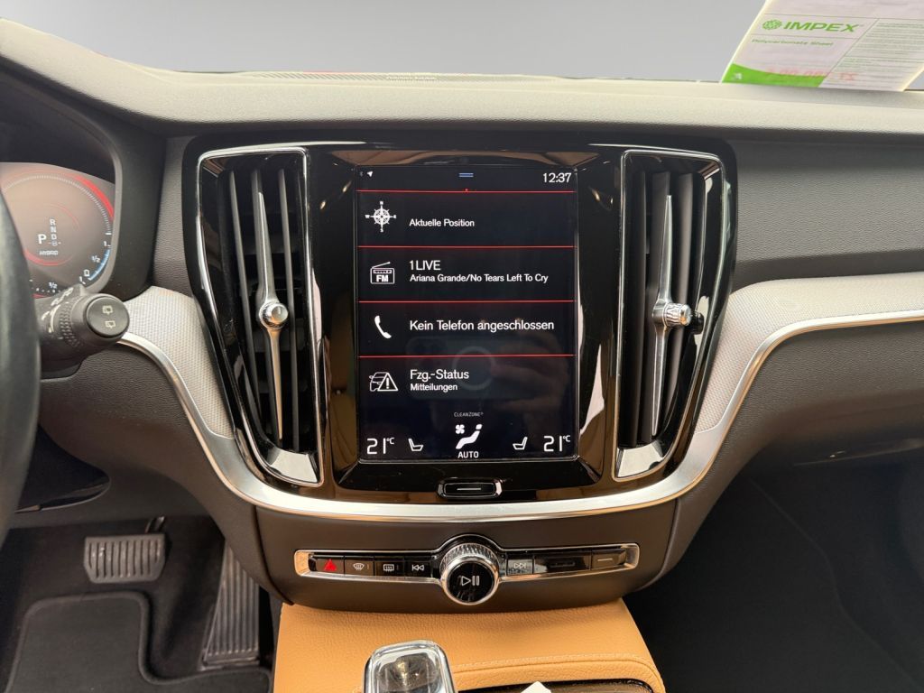 VOLVO V60 T8 AWD Twin Engine Inscription AHK semi elek VOLVO V60 T8 AWD Twin Engine Inscription AHK semi elek