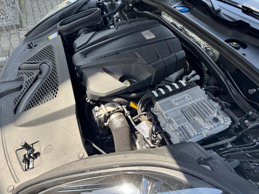PORSCHE Macan 2023