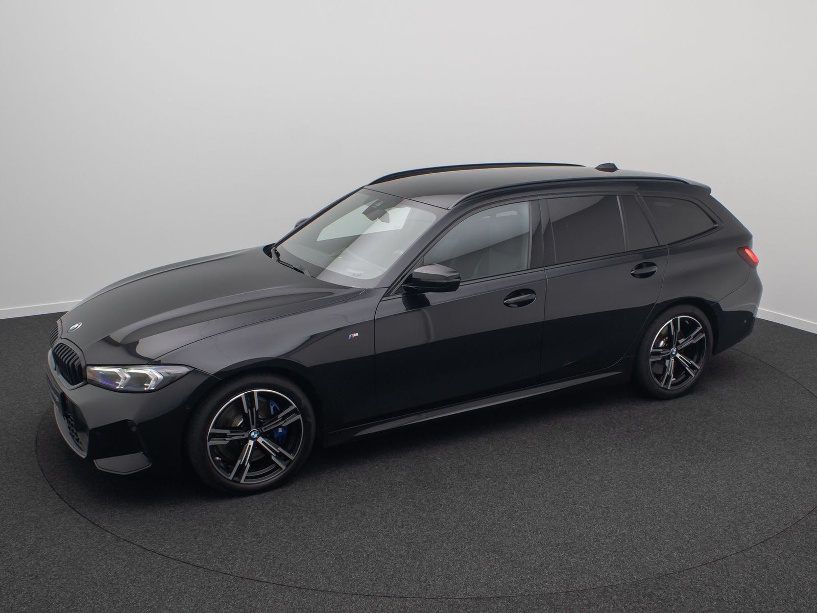 Fahrzeugabbildung BMW 320d M Sport Kamera DAB Standhzng HiFi Alarm HUD