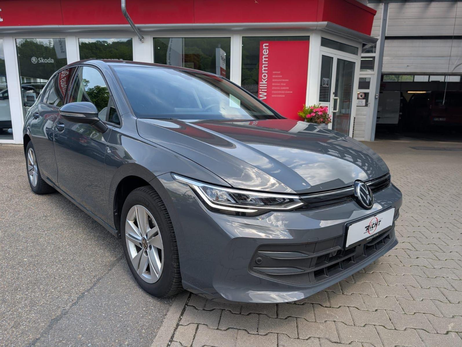 Volkswagen Golf 1.5eTSI Life LED App ACC SHZ PDC
