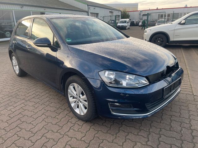 Volkswagen Golf VII  Allstar AHK PDC NAVI SHZ FAHRBEREIT