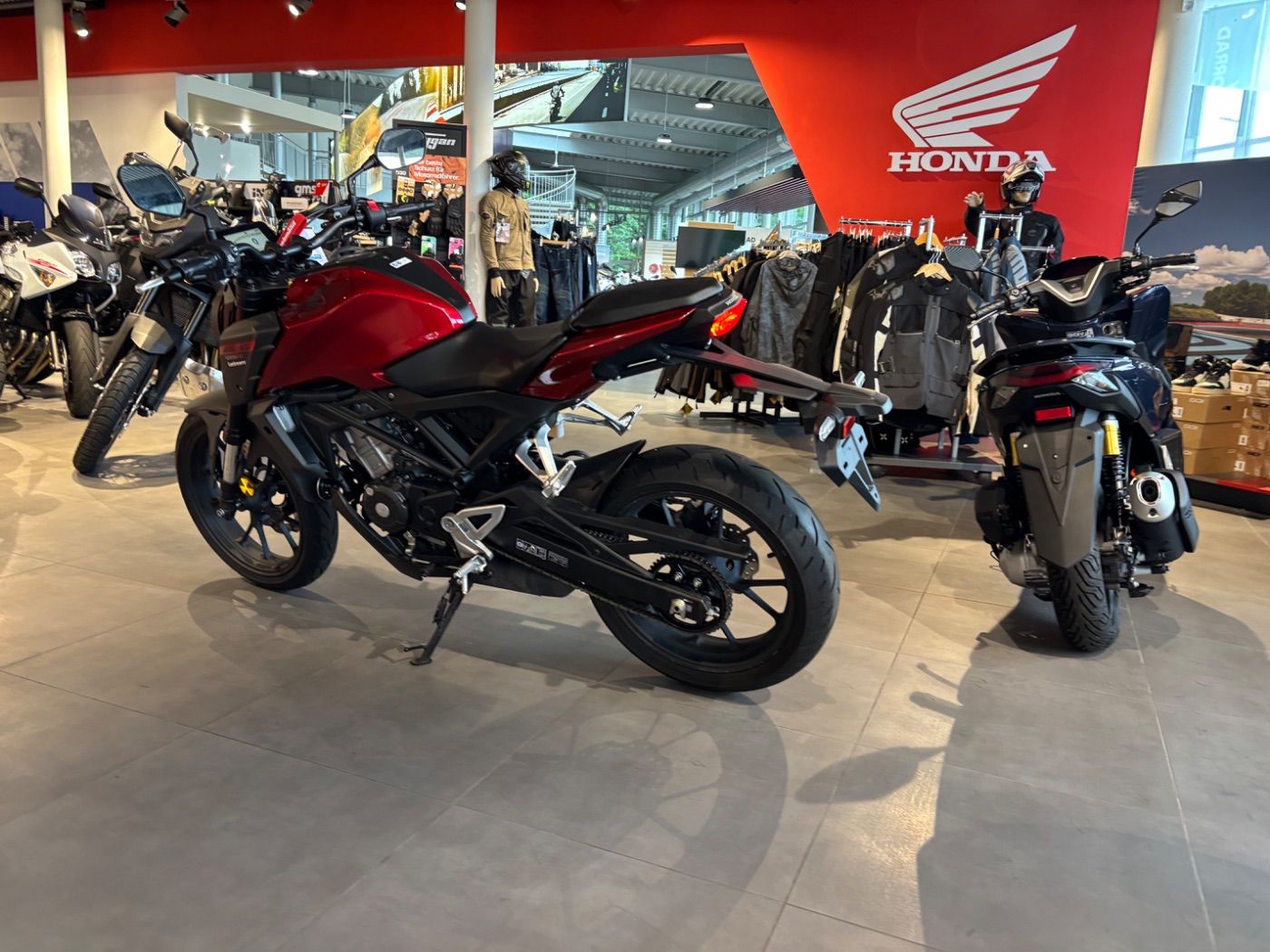 Fahrzeugabbildung Honda CB 125 R 2025