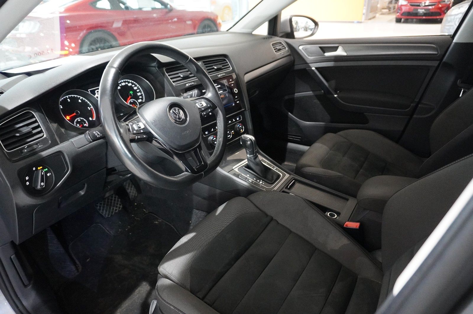 Fahrzeugabbildung Volkswagen Golf VII VARI. 1.6 TDI COMOFRT. DSG NAVI/LED/SHZ