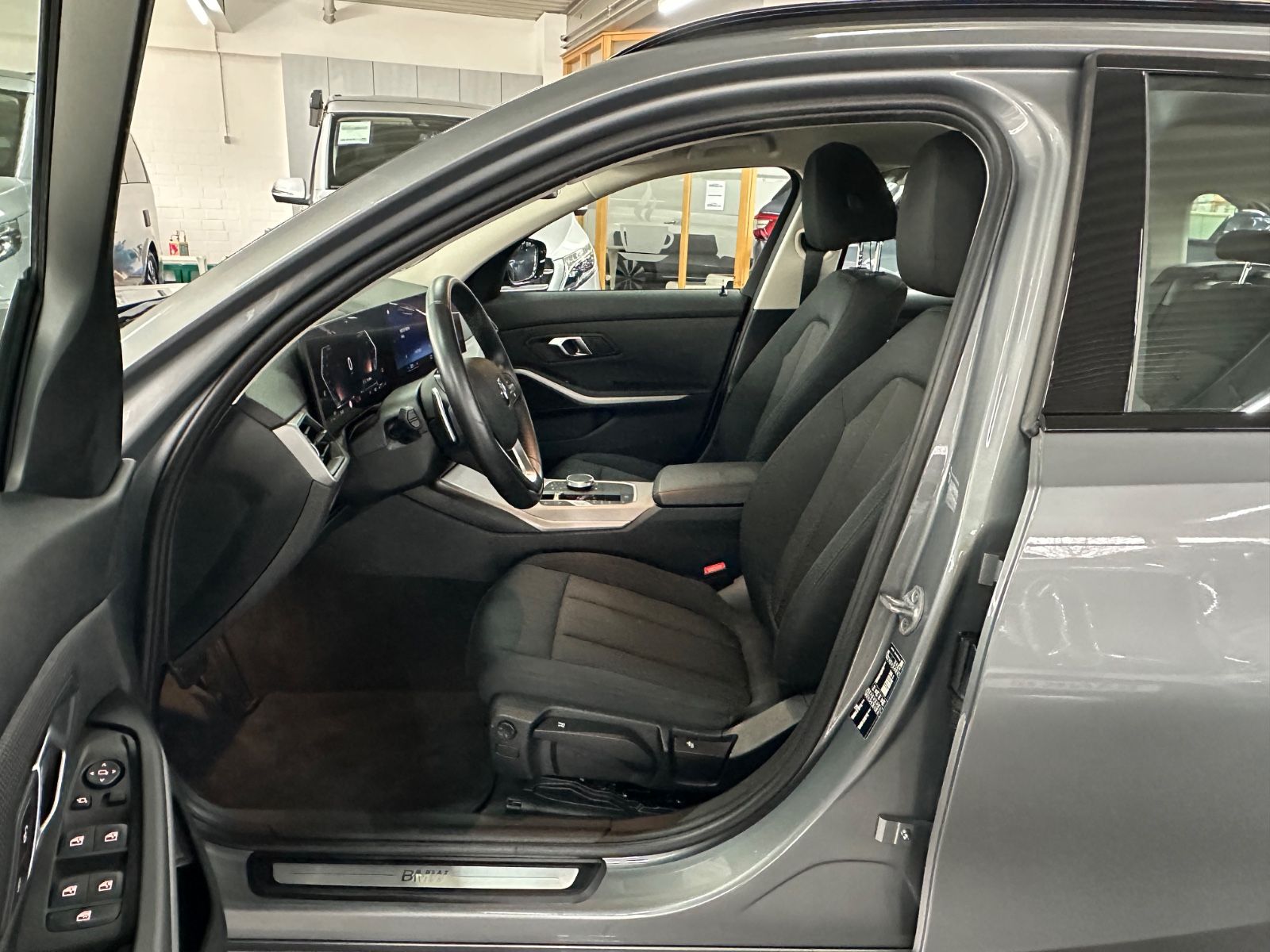 BMW 318 d Touring Facelift+Driving Assistant+Curved foto 20