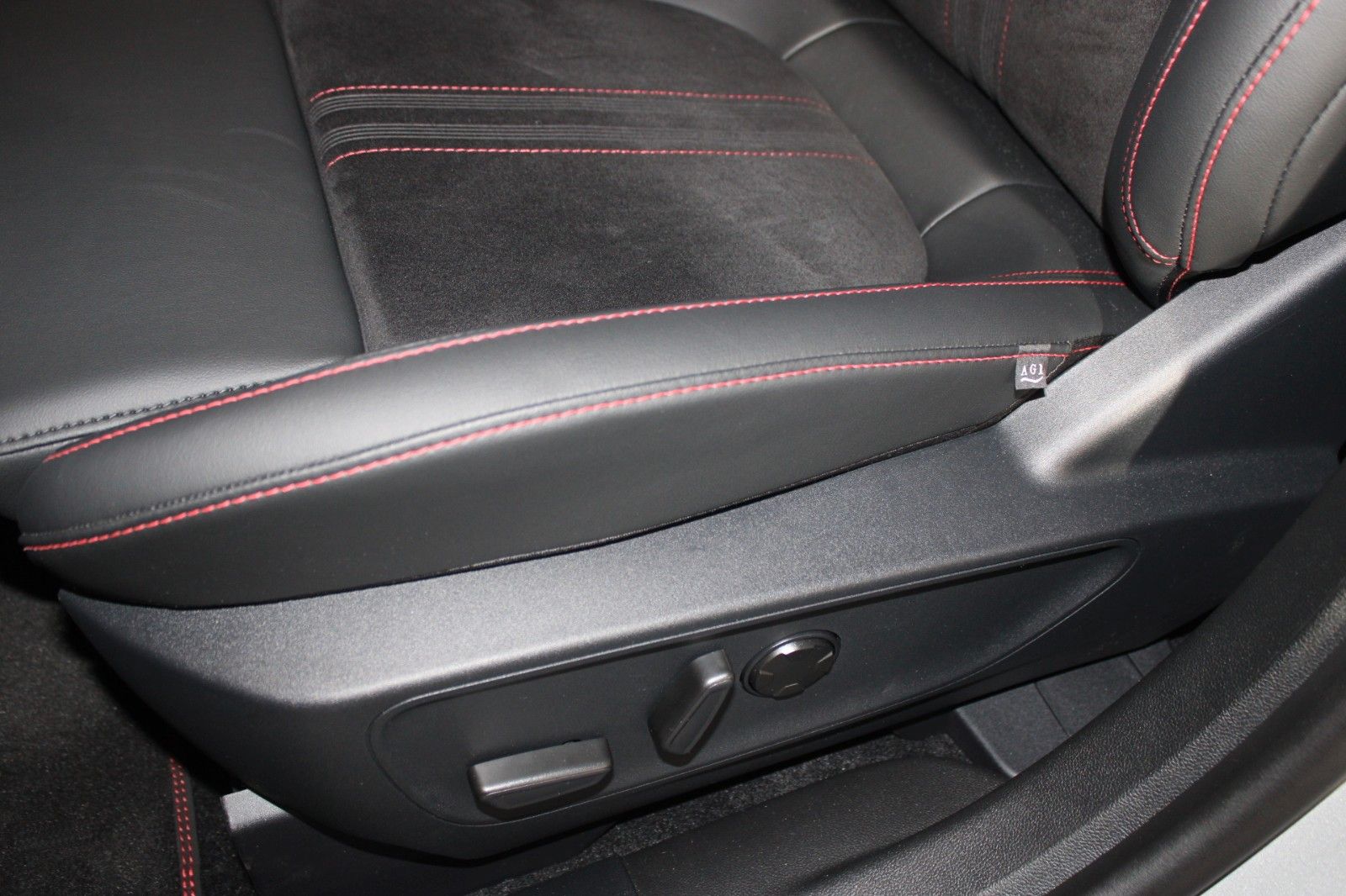 Fahrzeugabbildung Ford Kuga PHEV ST-LINE X NAVI Kamera Winter Paket