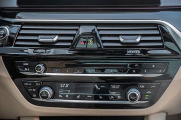 Fahrzeugabbildung BMW 530d Touring|LEDER|PANO|LED|NAVI|AMBIENTE
