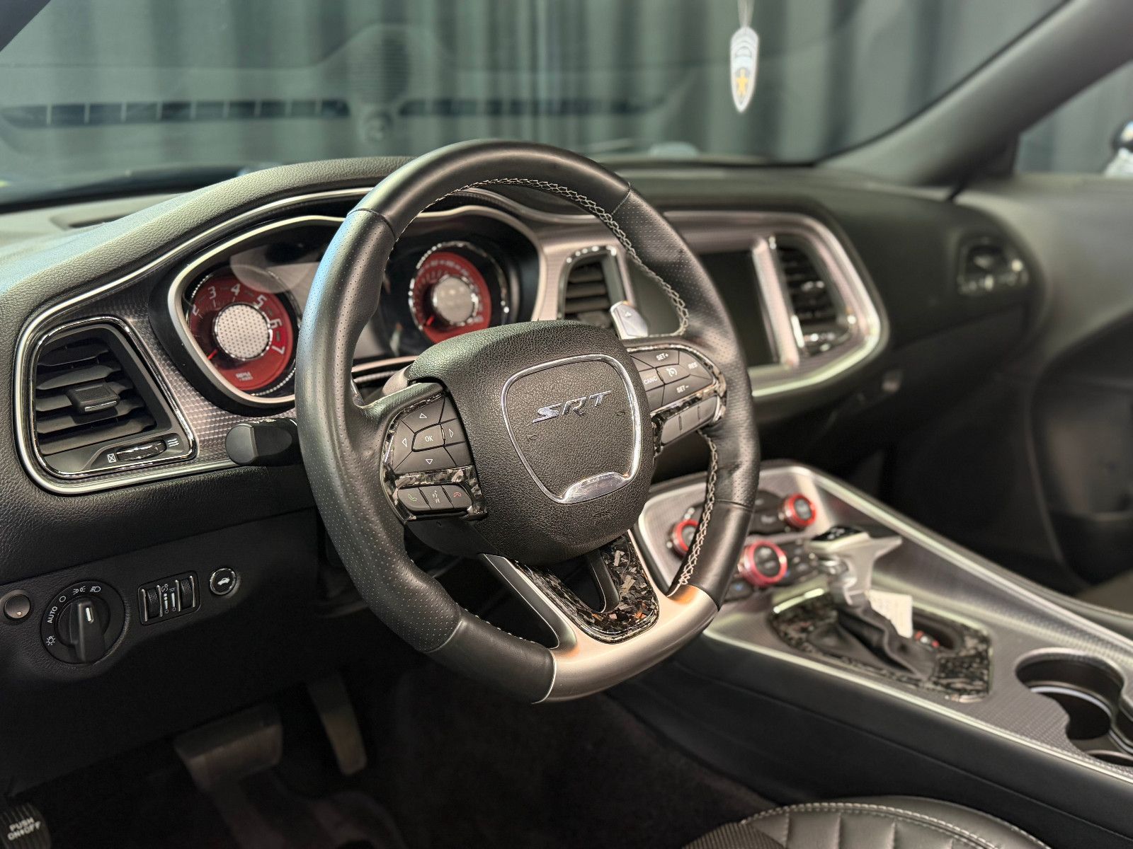 Fahrzeugabbildung Dodge Challenger SRT Hellcat |H/K|KW|GME