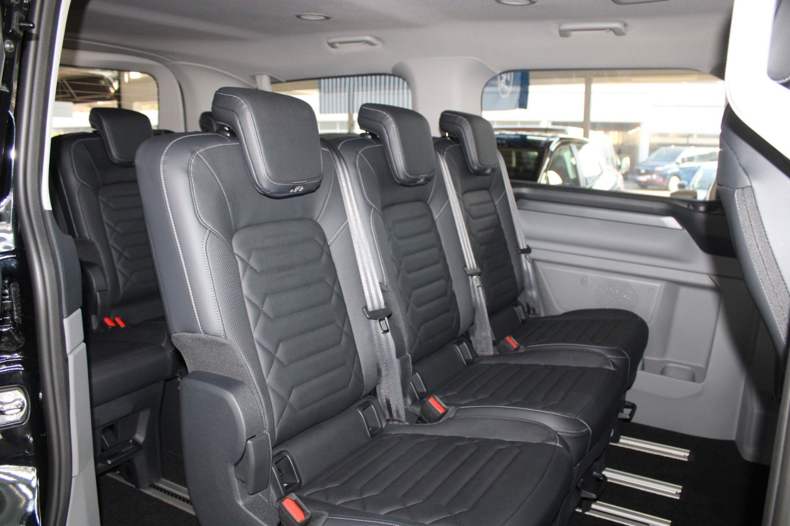 Fahrzeugabbildung Ford Tourneo Custom L1 8-Sitz Titanium Aut. LED STDHZ