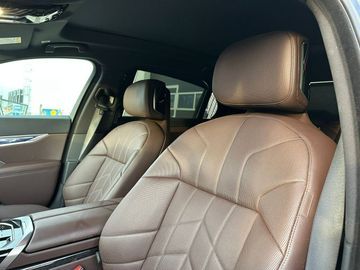 BMW 740 - 10