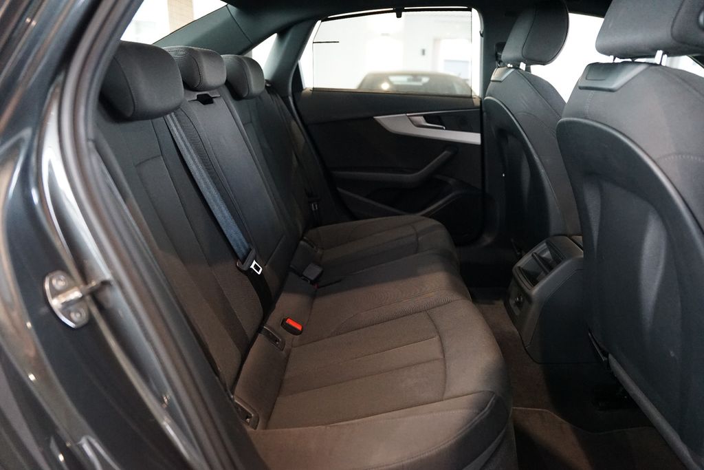 AUDI A4 Limousine 35 TDI S line | MMI Plus | AHK AUDI A4 Limousine 35 TDI S line | MMI Plus | AHK