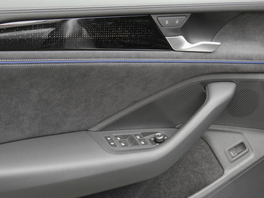 Fahrzeugabbildung Volkswagen Passat Variant R-Line 2.0  TDI DSG AHK Pano