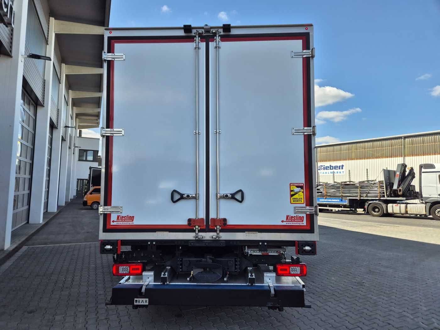 Fahrzeugabbildung Iveco S-Way AD190S40/FP ThermoKing T-1200R LBW Tür AHK