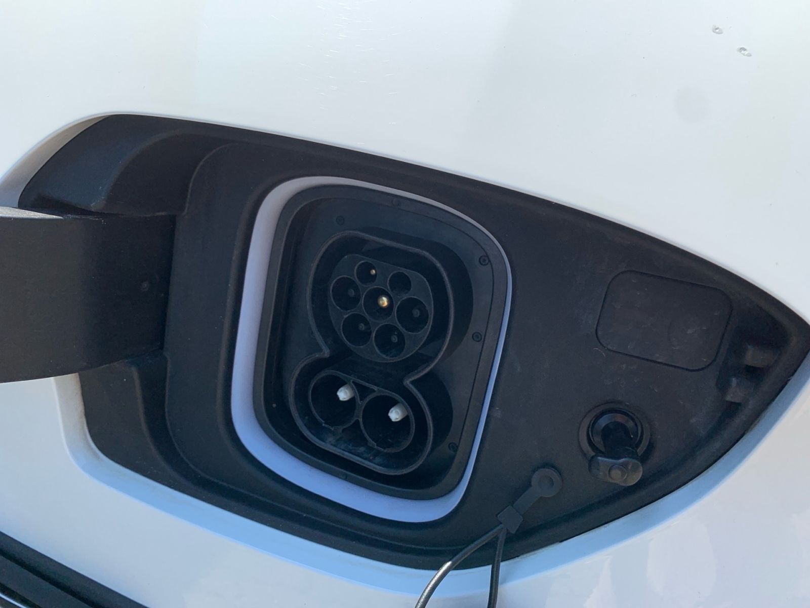 Fahrzeugabbildung Hyundai KONA Select Elektro 11 kW OBC Sitzheizung