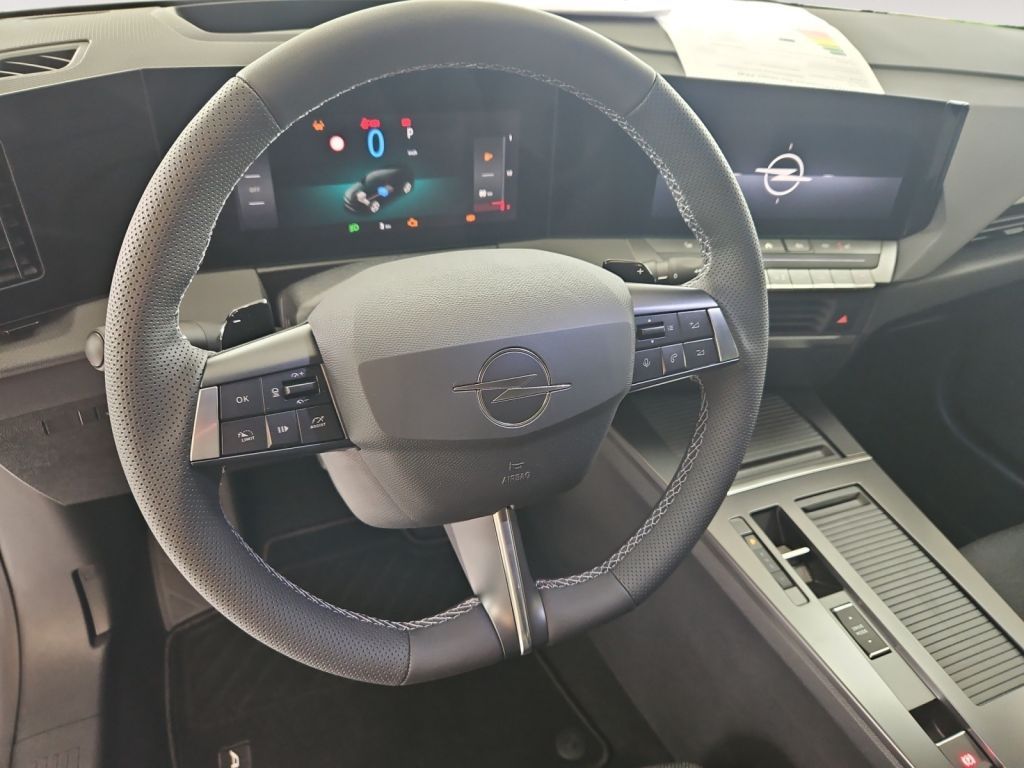 Fahrzeugabbildung Opel Astra ST Hybrid 107 kW Ultimate (L)