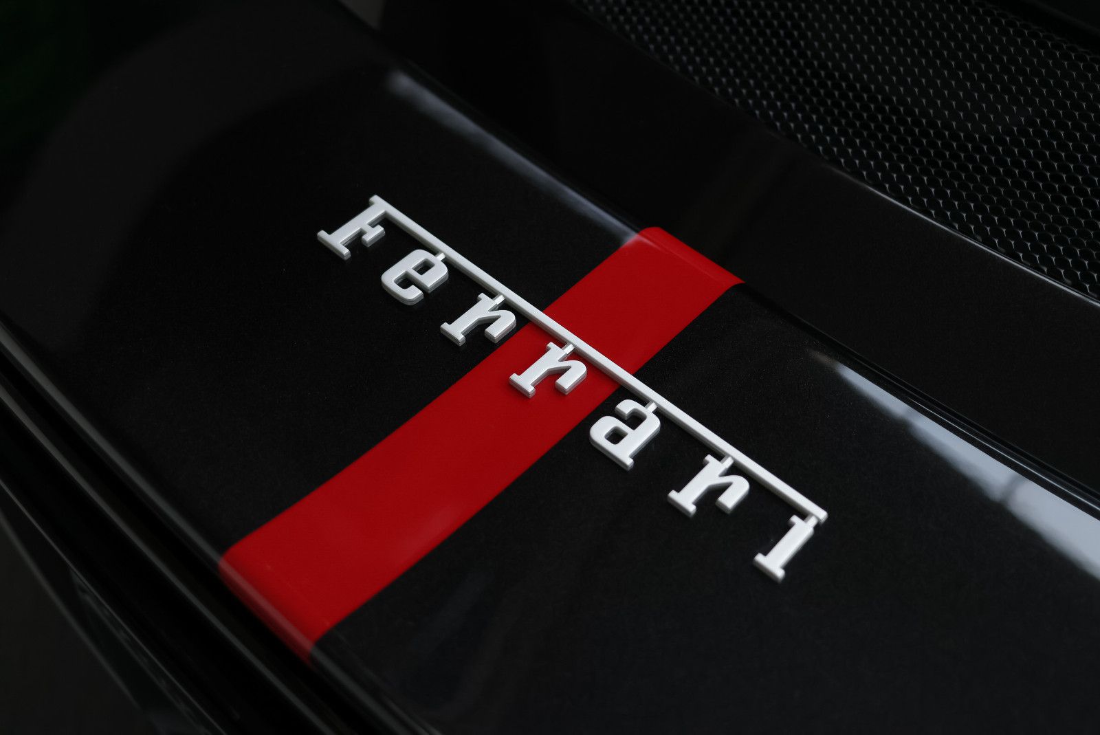 Fahrzeugabbildung Ferrari 296 GTB/LIFT/CARBON/RACING SEAT+STRIPE/JBL/CAM