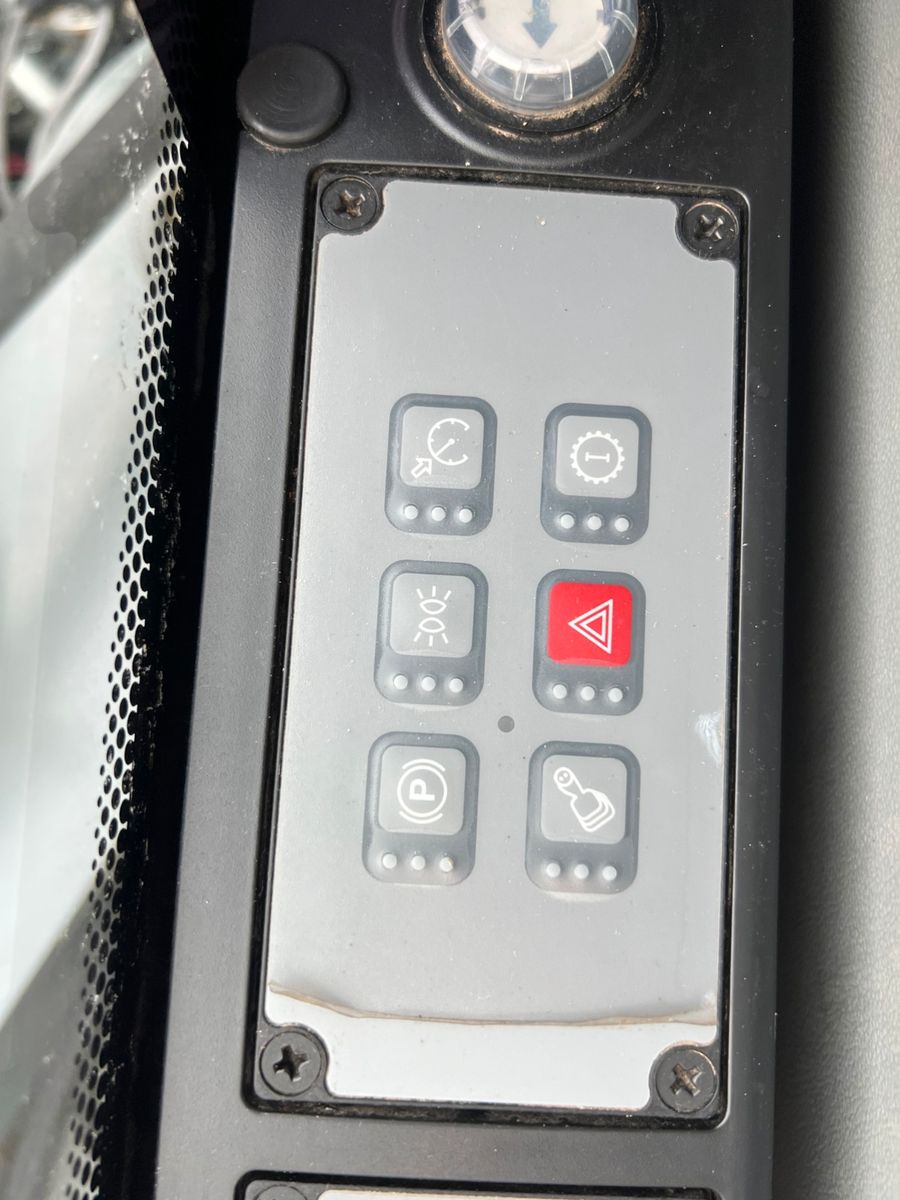 Fahrzeugabbildung Liebherr A 910 C Litronic / 2.381h / SW33