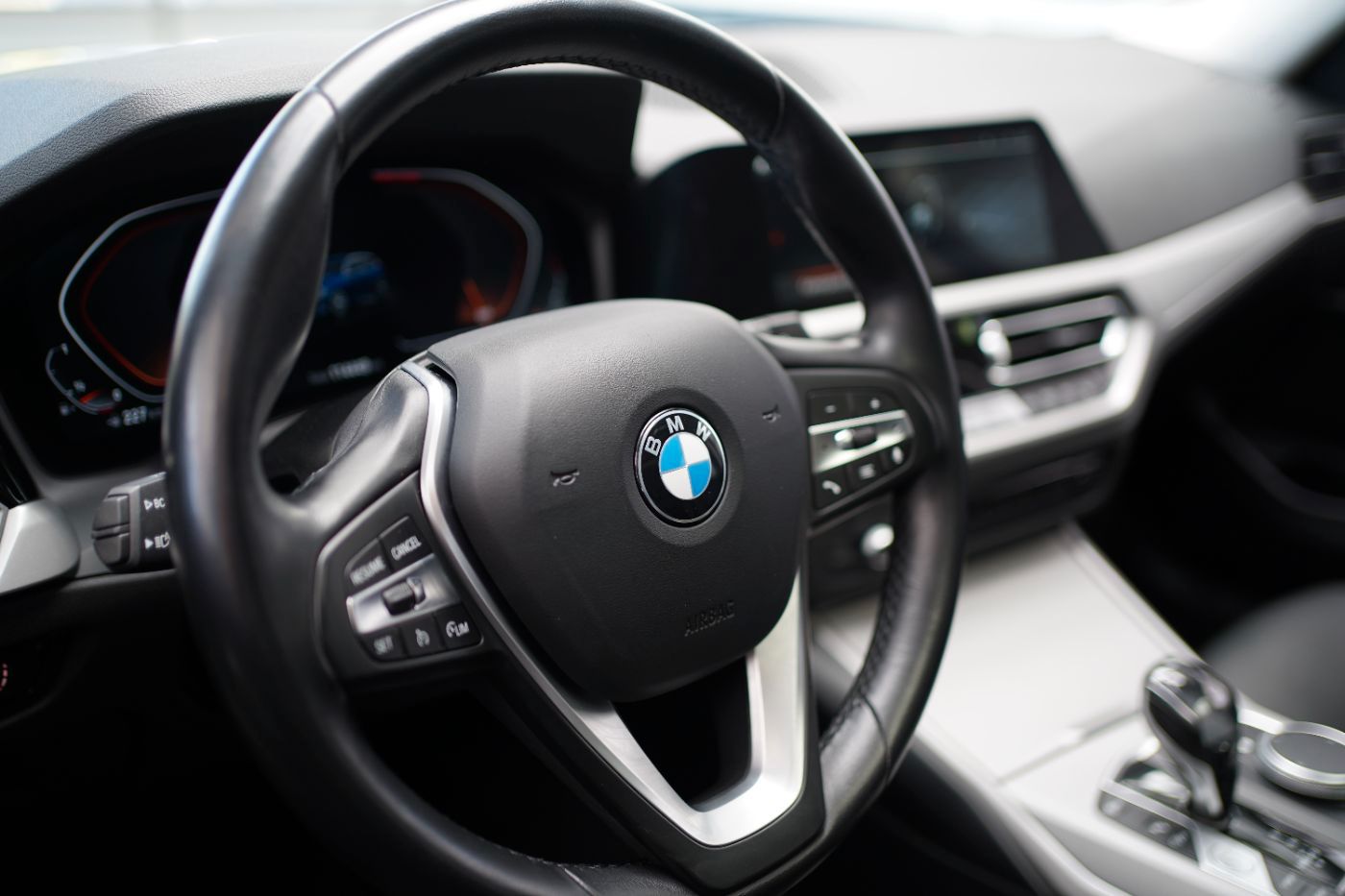 Fahrzeugabbildung BMW 330i Advantage +AHK+Glasdach+Head Up+Laserlicht+