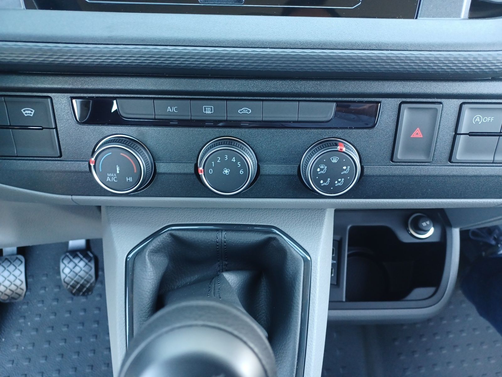 Fahrzeugabbildung Volkswagen T6 Kombi T6.1 TDI 9- Sitzer LED GRA PDK KLIMA VO