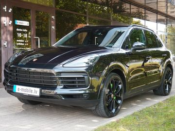 Porsche Cayenne - 1