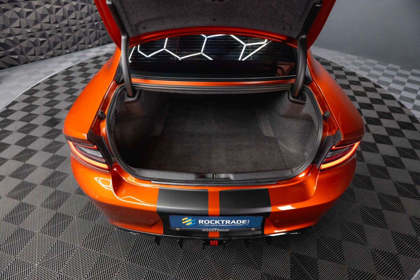 Fahrzeugabbildung Dodge Charger 5.7 V8 HEMI R/T Night-Paket Performance