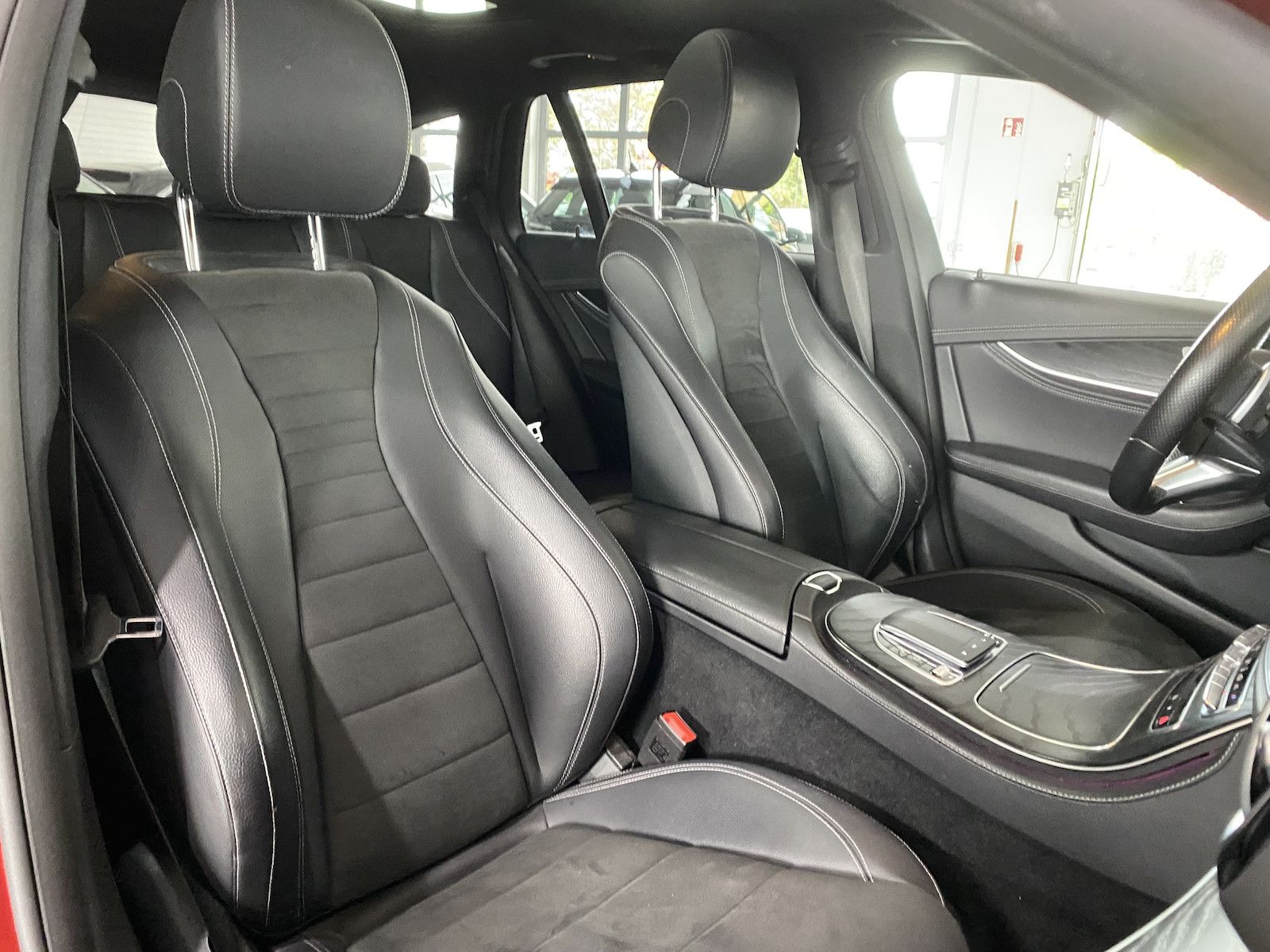 Fahrzeugabbildung Mercedes-Benz E 220 d T AMG/PANO/STHZG/´20/DIS/BUR/AHK/