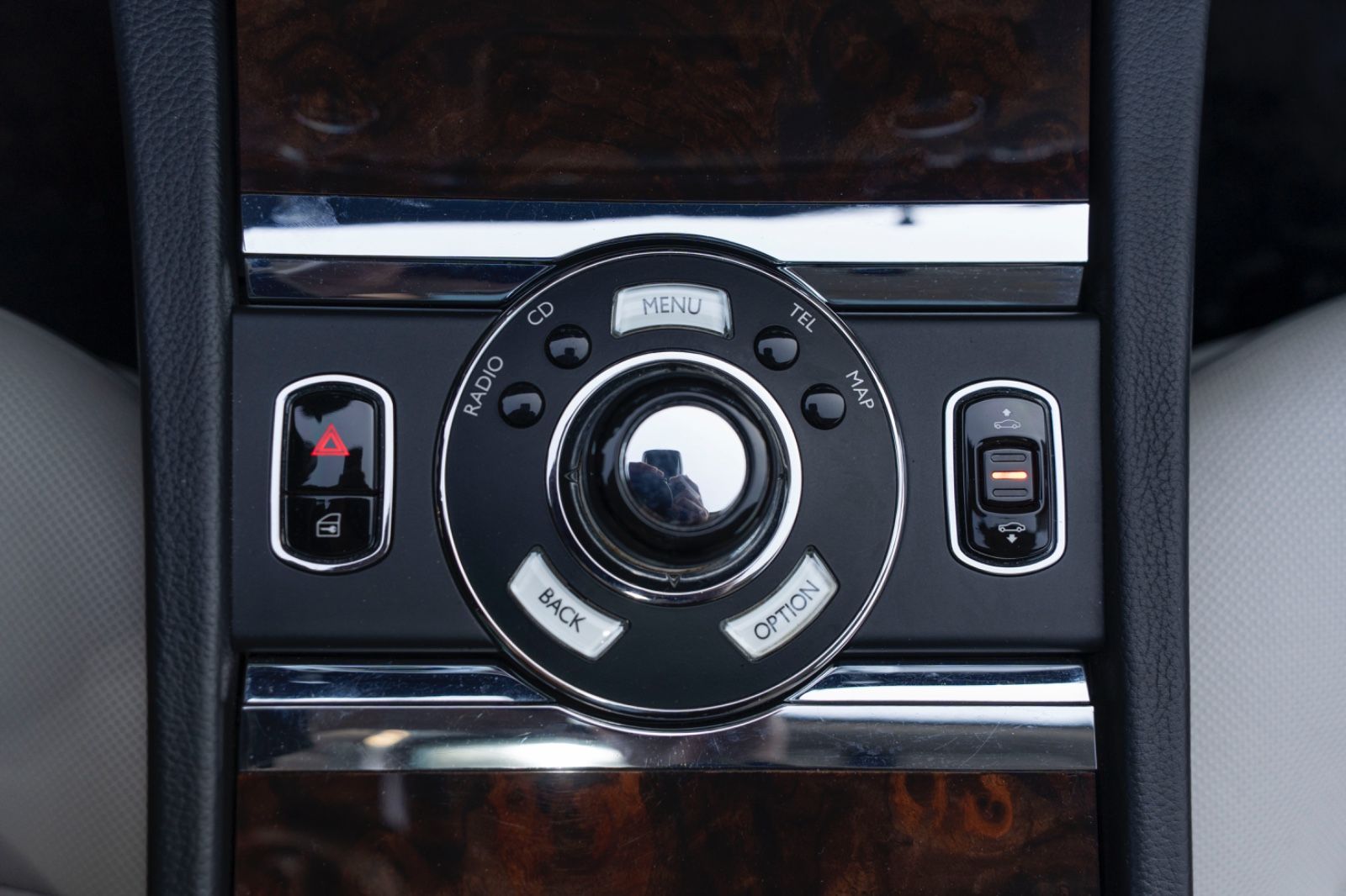 Fahrzeugabbildung Rolls-Royce Ghost V12 TWO TONE FACELIFT STERNHIMMEL KÜHLBOX