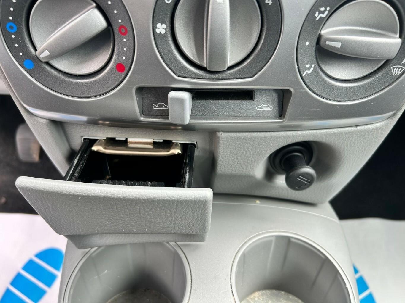 Mazda 2 * 1.5 Comfort TÜV 3.27 KLIMAANLAGE