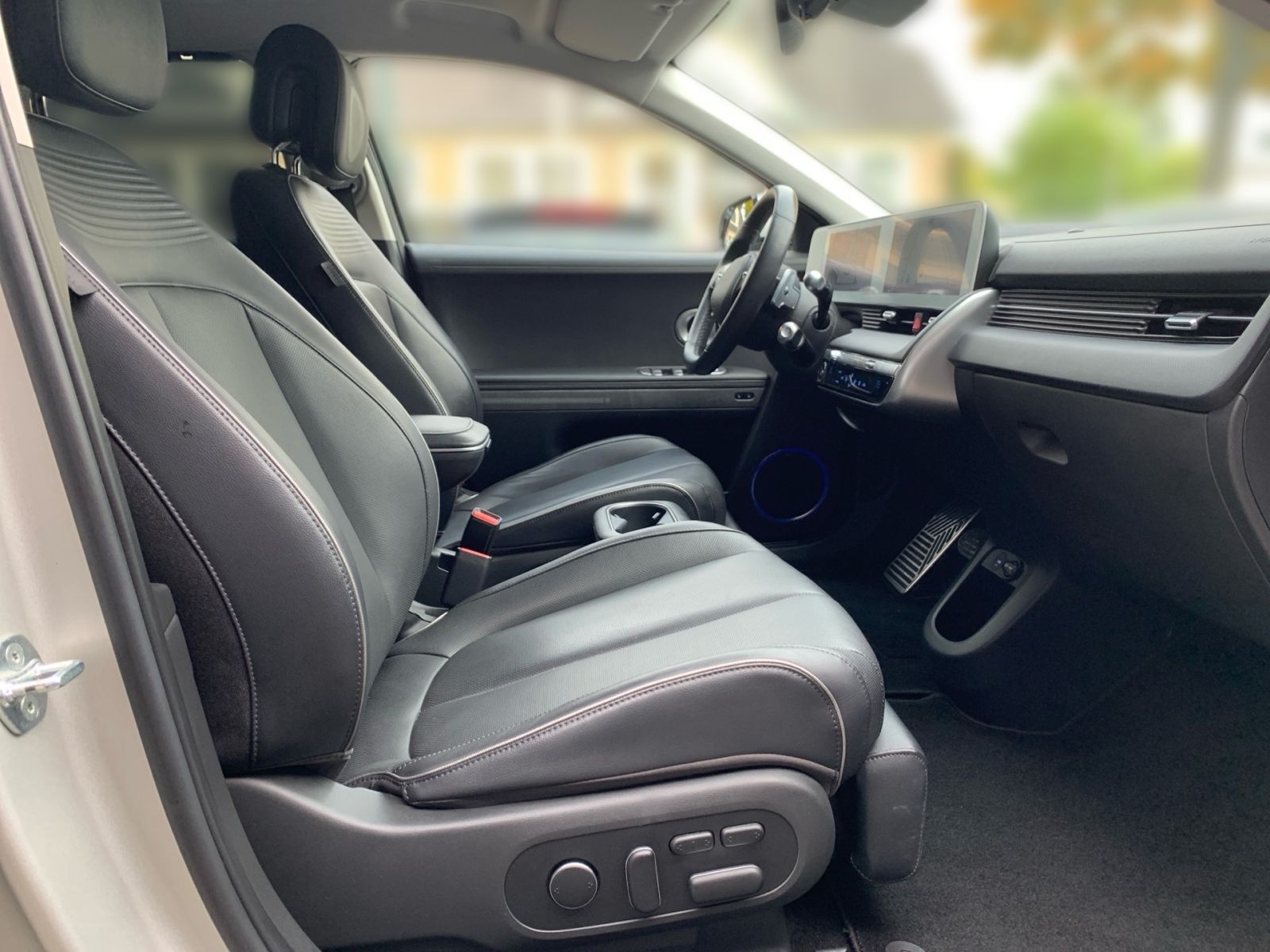 Fahrzeugabbildung Hyundai IONIQ 5 Uniq 72,6 kWh AHK 4WD Relax Solar