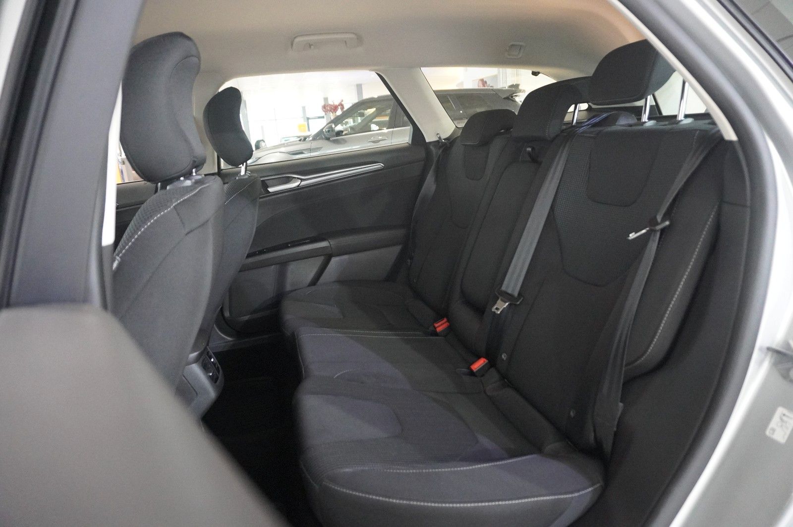 Fahrzeugabbildung Ford Mondeo Turnier 2.0 TITANIUM NAVI/LED/SPORT/DAB+