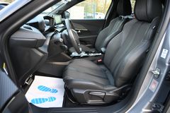 PEUGEOT 2008 e- GT NAVI 13tkm 1.Hd CAM Leder PEUGEOT 2008 e- GT NAVI 13tkm 1.Hd CAM Leder