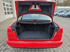 Fahrzeugabbildung E 230 E230