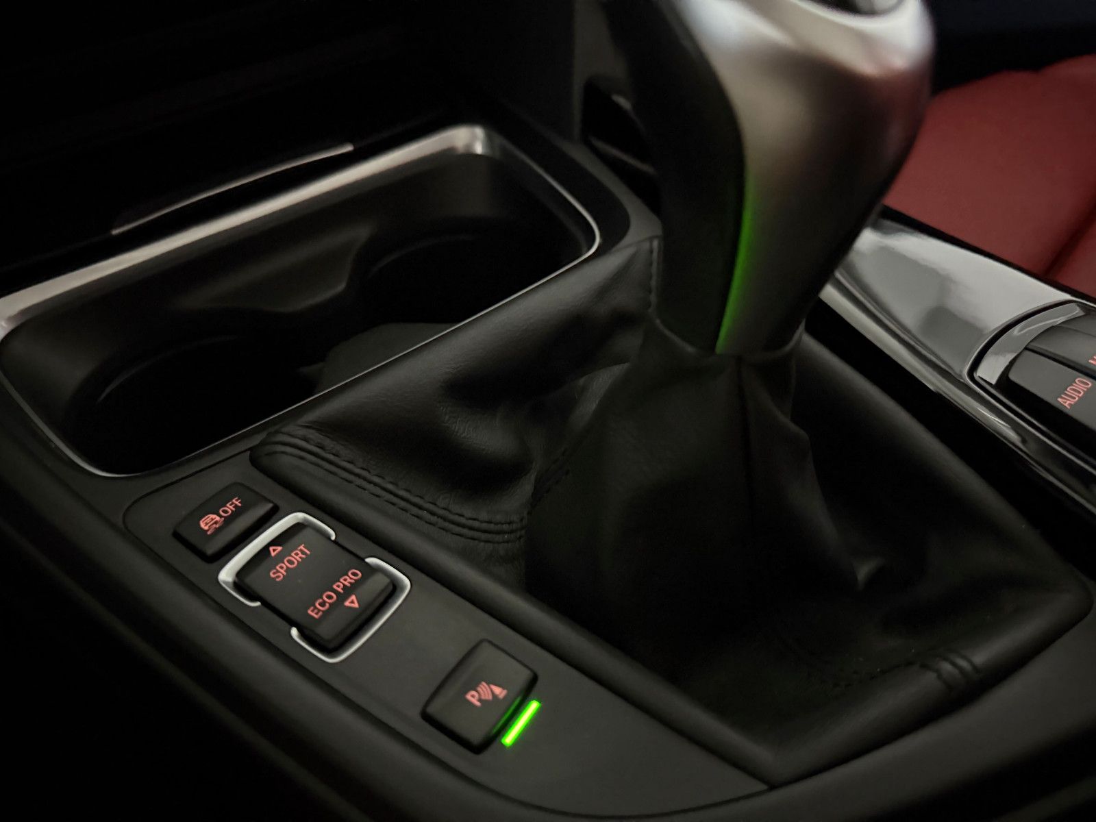 Fahrzeugabbildung BMW 320 d Lim. SPORT LINE/XENON/KAMERA/PDC/KLIMA